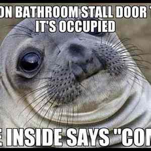 Obrázek 'Knock On The Bathroom Stall Door'