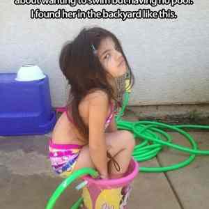 Obrázek 'Little-girl-pool-bucket'
