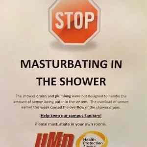 Obrázek 'Masturbating in the shower'