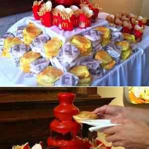 Obrázek 'McDonalds ketchup fountain'