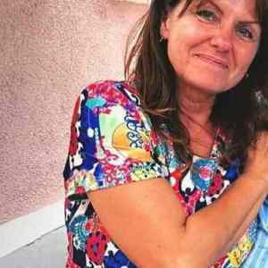 Obrázek 'Milena Velba post breast reduction original'