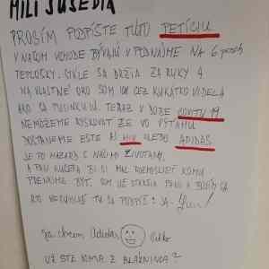 Obrázek 'Mili susedia mame tu dva skurvene buzerante'