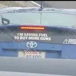 Obrázek 'MoreGunsLessGas'