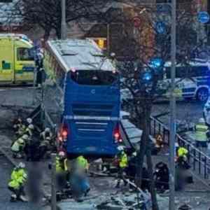 Obrázek 'Muslimove jezdi autobusy do zastavek s lidmi Svedsko'