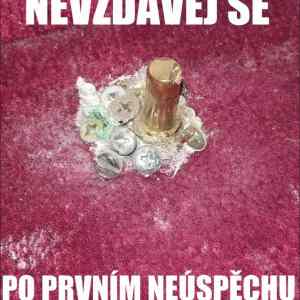 Obrázek 'NEVZDAVEJ'