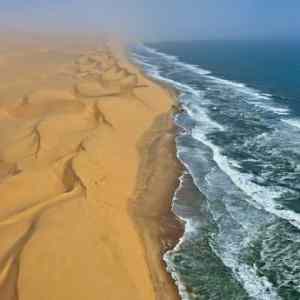 Obrázek 'Nambia - Where desert meets water'
