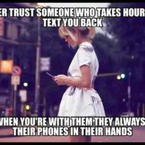 Obrázek 'Never&nbsp;Trust&nbsp;Those&nbsp;People'