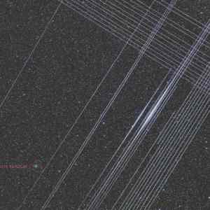 Obrázek 'Pozorovani komety vs StarLink'