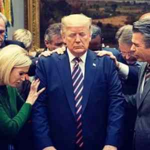 Obrázek 'Pray for trump'