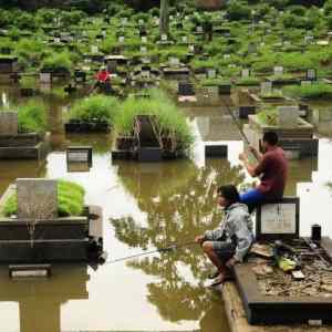 Obrázek 'Seeking&nbsp;the&nbsp;living&nbsp;among&nbsp;the&nbsp;dead'