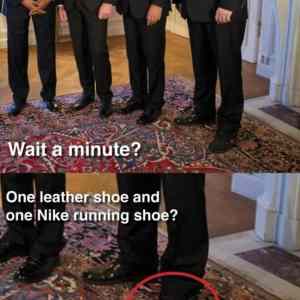 Obrázek 'Shoe Fail While Meeting Obama'