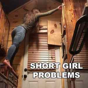 Obrázek 'Short GirI Problems'