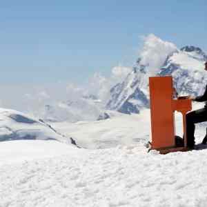 Obrázek 'Stefan Aaaron and13 800 ft high mountain in Switzerland'