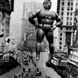 Obrázek 'Superman Thanksgiving Parade Float from 1940'