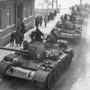 Obrázek 'T-55A Tanks enforcing Martial law in Poland 1981-83'