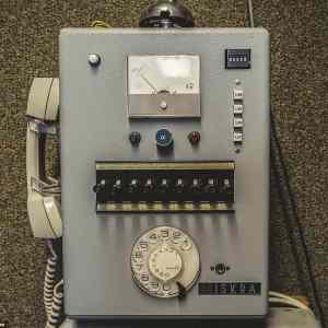 Obrázek 'Telefon z Jugoslavskeho protiatomoveho krytu'