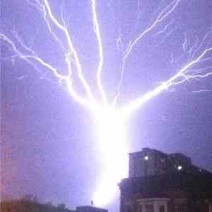Obrázek 'Thank god for lightning rods'