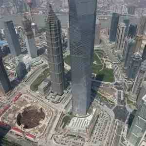 Obrázek 'The-highest-chinese-skyscraper-and-also-the-biggest-bottle-opener-of-the-whol...'