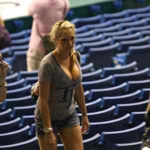 Obrázek 'The Babe of Baseball Fans'