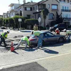 Obrázek 'The result of cutting past a line of cars during road construction - Porsche ...'