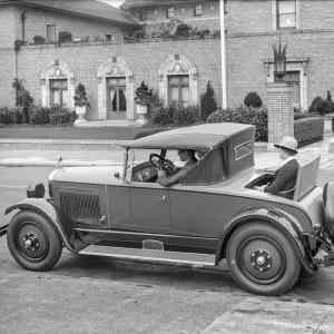 Obrázek 'This car has a seat just for the mother in law'