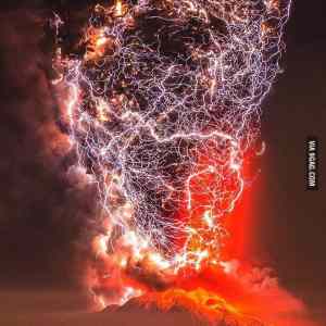 Obrázek 'Thunderstorm tornado totally not a photoshop'