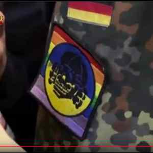 Obrázek 'Ukrajinec z SS z koncentraku na LBGT vlajce - LOL'