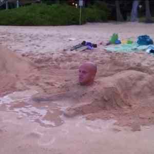 Obrázek 'Weird&nbsp;Day&nbsp;At&nbsp;The&nbsp;Beach'