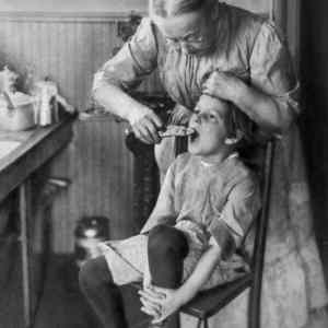 Obrázek 'Who needs a dentist when you 27ve got Grandma'