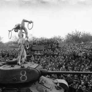 Obrázek 'Z historie Cirkus na tanku'