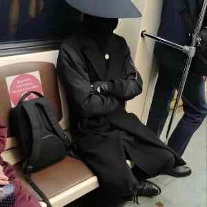 Obrázek ' black ikea lamp '