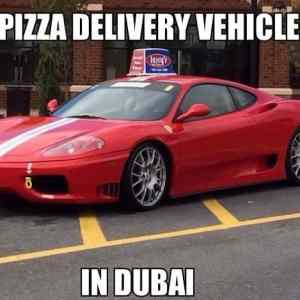 Obrázek 'a pizza delivery '
