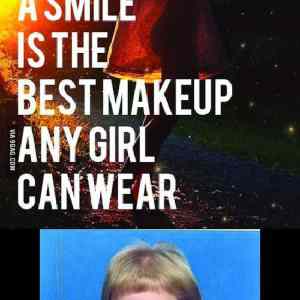Obrázek 'a smile is the best makeup'