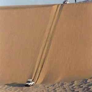 Obrázek 'auta a pisecna duna'