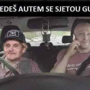 Obrázek 'auto se sjetou gumou'