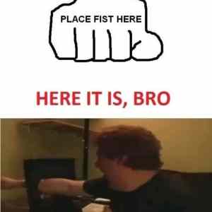 Obrázek 'c19-internet-bro-fist'