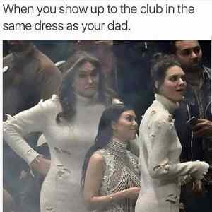 Obrázek 'club-in the same dress'