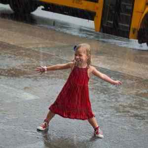Obrázek 'dancing in the rain'