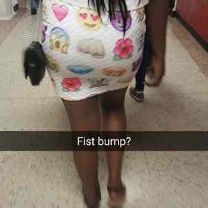 Obrázek 'fist bump 540'