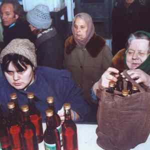 Obrázek 'fronta v obchode 1991 SSSR'