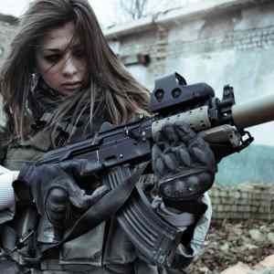 Obrázek 'girl and gun 3'
