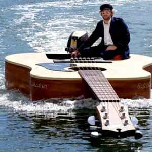 Obrázek 'guitar boat'