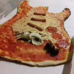 Obrázek 'guitar pizza'