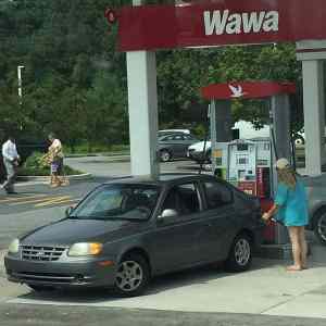 Obrázek 'i&nbsp;tak&nbsp;se&nbsp;da&nbsp;parkovat&nbsp;na&nbsp;pumpe'