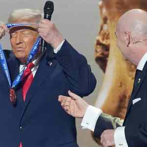 Obrázek 'jakou bude mit teprve radost az rozbali alobal a sni tu cokoladu'