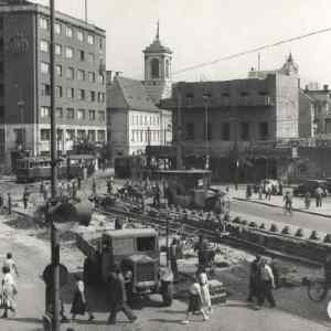 Obrázek 'kamenne namestie a zbytocne saliny'