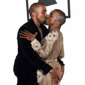 Obrázek 'kanye is in love'