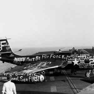 Obrázek 'landing on the wrong Aircraft Carrier 1952'