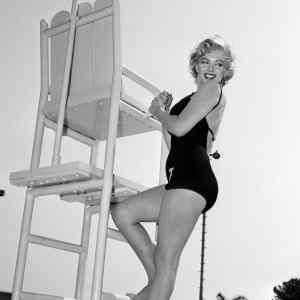 Obrázek 'marilyn-monroe-new-2012-black-and-white-wallpaper 1600x1200 96553'
