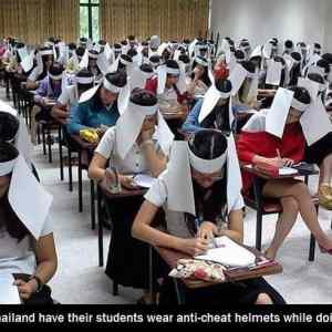 Obrázek 'meanwhile in thailand university'